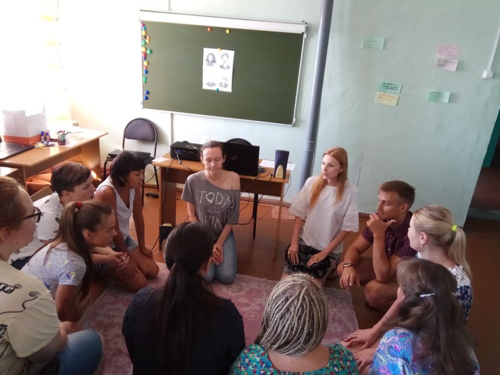 Занятия в Школе молодого педагога 2018 с молодыми учителями английского